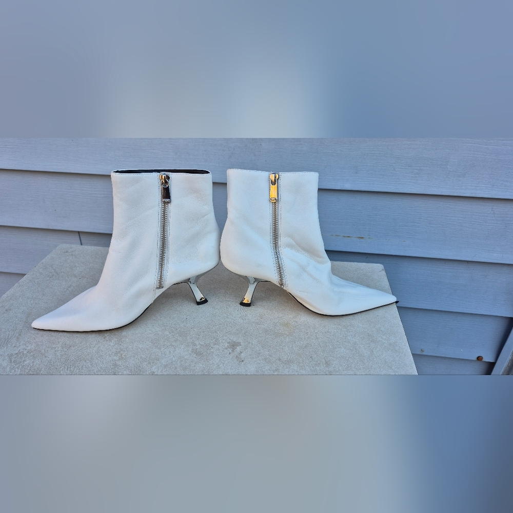 Michael Kors White  Luna Bootie Silver Heels Sz.6
